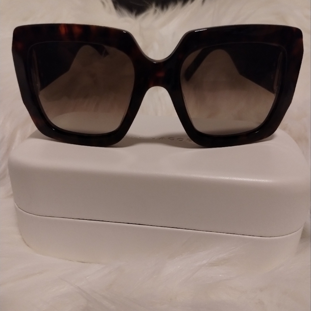 NEW Women's Marc Jacobs Oversized Square Tortoiseshell Style Sunglasses NWOT
